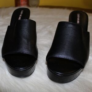 Elizabeth & James Chic Black Faux Leather Open Toe Platform Clogs Mules Heels